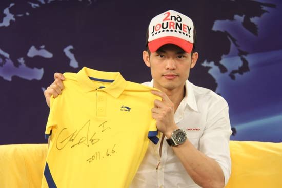 林丹牵手腾讯公益 赠签名球衣球拍献爱心 体育