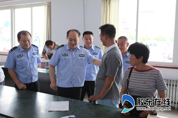 莱阳公安局局长到交警大队调研指导工作图