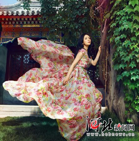 杨幂复古华美写真心魄十足爆乳装勾人性感(图撩徐婕儿人写真v心魄性感图片