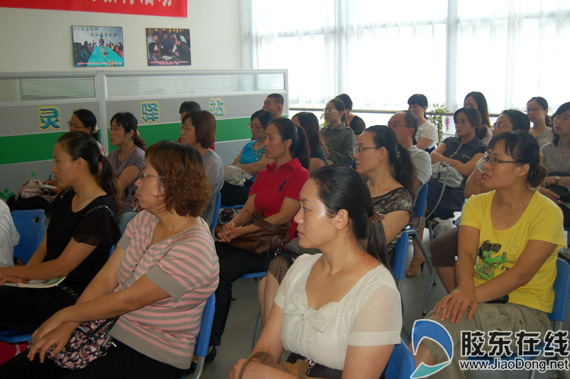 烟台青少年宫举办如何倾听孩子公益教育讲座 