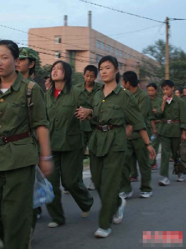 <em>偷窥女</em>大学生军训<em>宿舍</em>