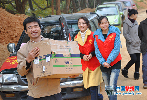 衣加衣温暖行动赴赣县王母渡镇 各地新闻 烟