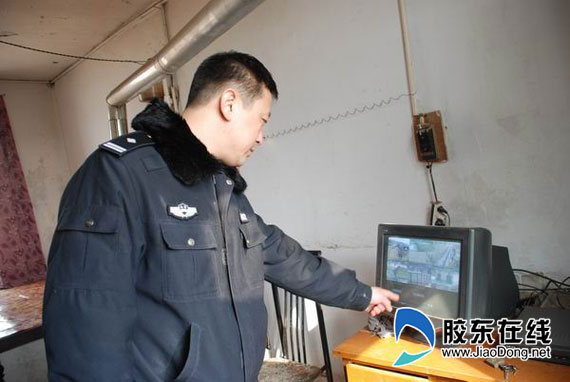 莱山公安开展商铺技防设施检查维护活动(图)