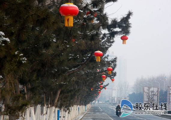 烟台风雪中迎新春道路结冰黄色预警发布