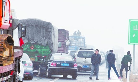 沈海高速公路堵车 从烟台到青岛耗尽10小时 烟