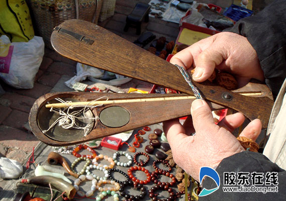 一张古琴桌要价两万五 烟台辛庄古玩街宝贝多