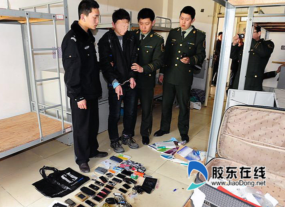 蜘蛛大盗<em>女厕</em>被擒 网上学开锁专偷女学生 社