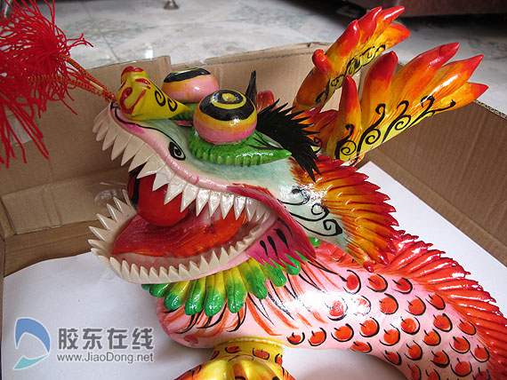 莱州艺人捐赠面塑"中国龙" 每条龙用面八斤