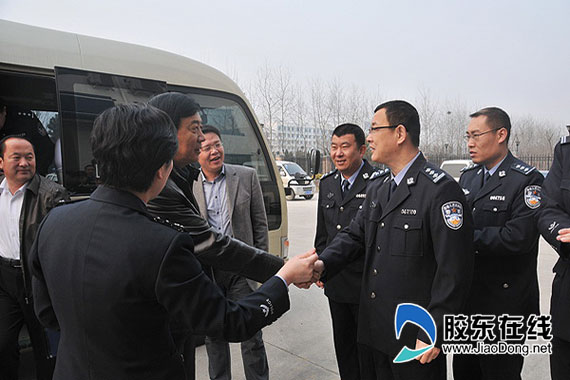 鄂尔多斯市公安局到莱山滨海派出所考察(组图