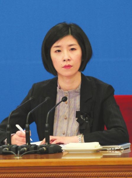 温家宝答问记者会花絮:微笑谦让翻译(组图) 国内要闻 烟台新闻网 胶东在线 国家批准的重点新闻网站