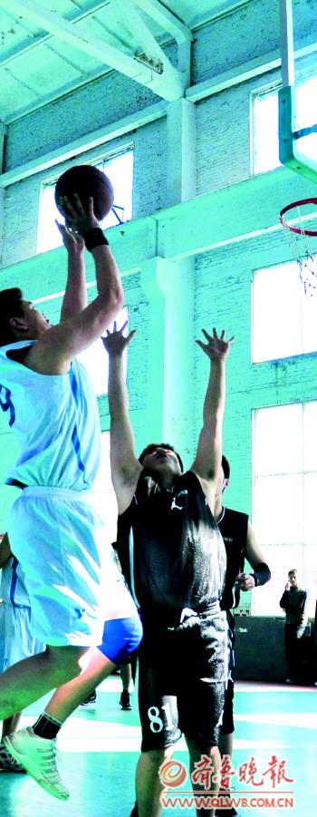 草根篮球赛精彩不断 上腿 从cba来到hba(图) 社
