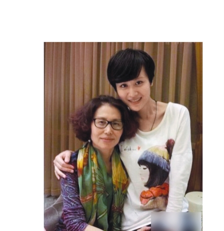 叶一茜幽默回应再次怀孕传闻 戏称看来该减肥