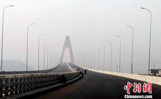 连接烟台至青岛的"海即跨海大桥"将通车