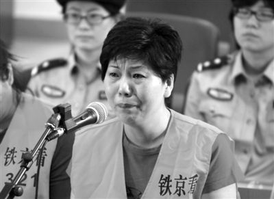运毒<em>女子</em>称遭<em>逼供</em> 刑警出庭自证清白 法律新闻