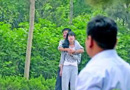 �����ڱ���У԰�ٳ�Ů���뾯������50����(ͼ)