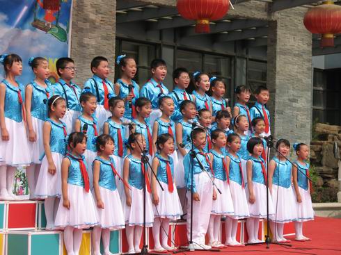 开发区五小庆六一校园文化节活动丰富多彩