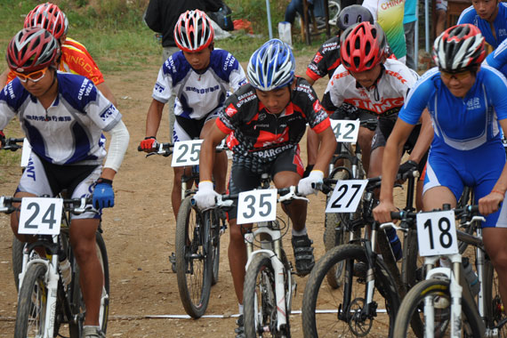 环长春湖自行车山地赛开赛