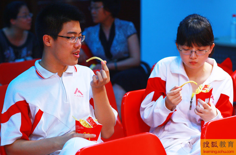 2012北京高考状元哥状元妹端午节很忙