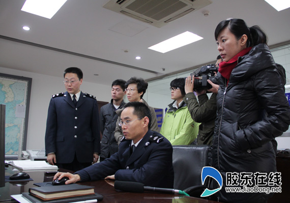 烟台广播电视台的编辑记者们来到北海救助局,感受他们的生活与工作