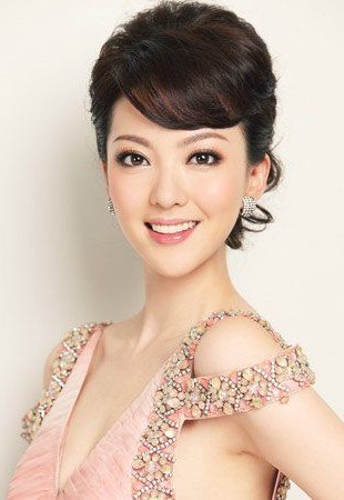 何润东与安徽卫视女主播逛街<em>买胸衣</em> 恋情曝光