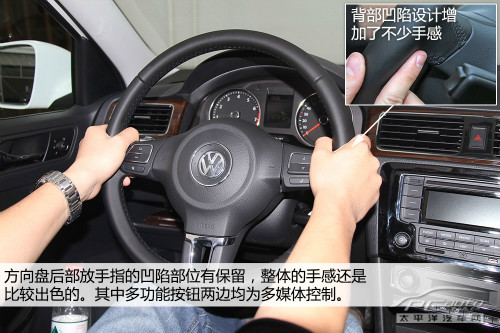 仪表盘的设计非常简洁,省去了不少指针表盘,这些信息都被集成高清图片