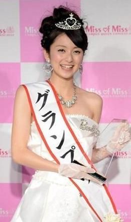 21岁大二女生高桥加奈代夺下日本最美校花,她来自京都立命馆大学,击败