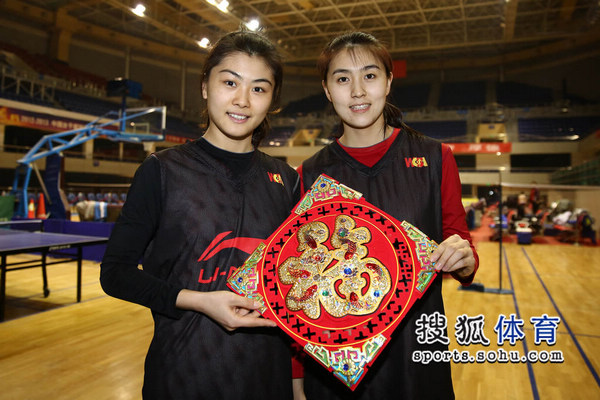 组图:北京女篮送新春祝福 张帆领衔众女将拜年