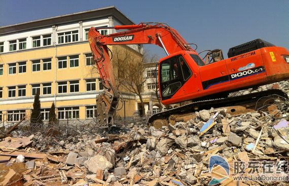 清泉学校开始拆除 学生分流方案一直未公布_烟