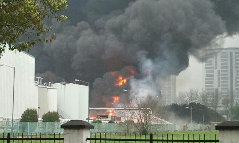 苏州工业园区工厂起火爆炸 网友目击现场(组图