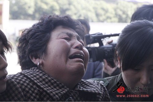 白发人送黑发人 全沾蓉母亲昏倒儿子灵前(图)