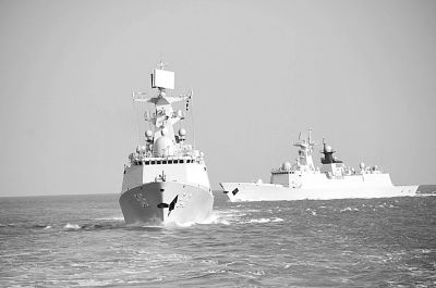 女记者随青岛舰冲出第一岛链 军事前沿 烟台新