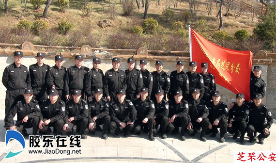 芝罘公安特勤开展队庆植树活动(图)