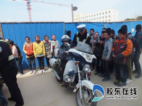 烟台高新区初级中学交警进校园 安全进课堂