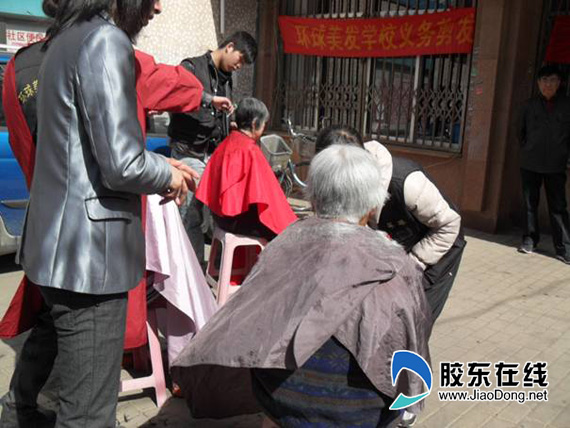 东山街道东花园社区举办社区便民服务日活动