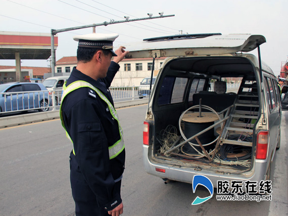 面包车后排座椅都拆除