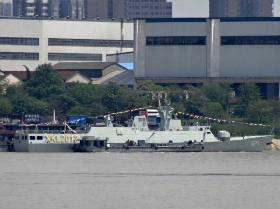 组图:我国新造056护卫舰在长江上试航