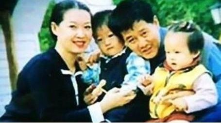 <em>赵本山</em>与妻子马丽娟以及一双<em>儿女</em>
