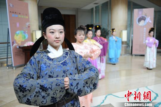 唐代仕女生活展 4件<em>三彩女</em>俑展示丰腴之美_
