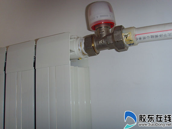 散热器组装不当导致地板遭殃 市民心脏病复发