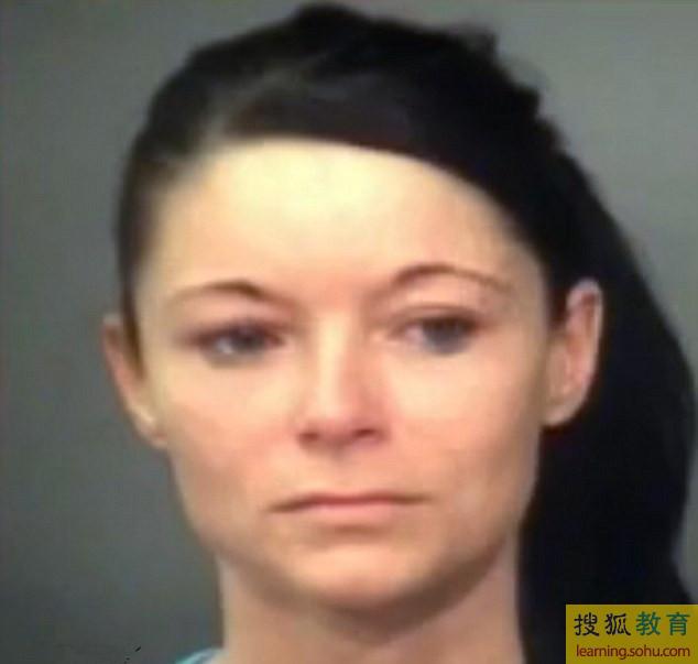 美母亲逼迫女儿为其拍色情照被捕(组图) 