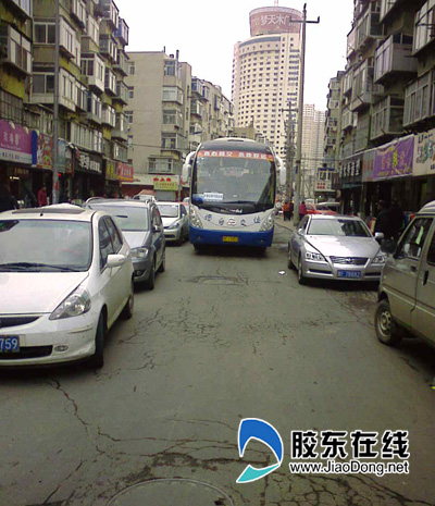 南洪街繁华背后是脏乱 烟台将规划 小吃一条街