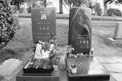 人民日报刊文:李小龙留给世人执着进取正义 人民日报刊文:李小龙留给世人执着进取正义