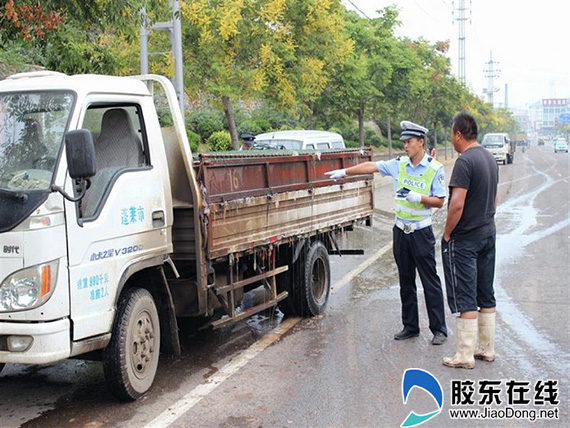 开展运送海蜇车辆撒漏治理活动