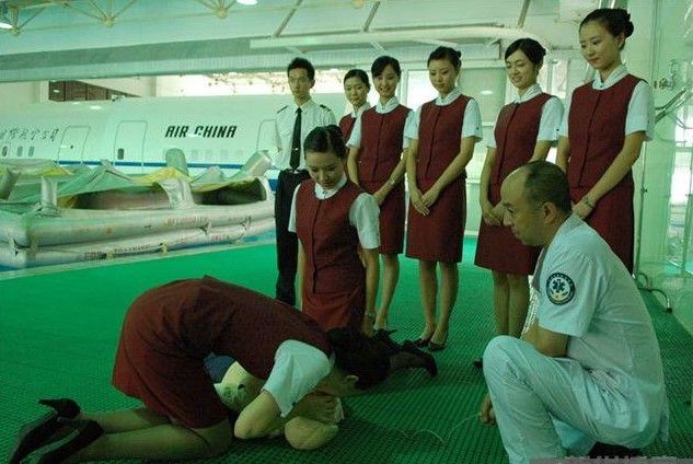 国内头等舱<em>空姐收入</em>曝光