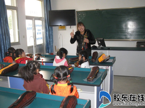 牟平大窑中心小学幼儿园让葫芦丝进课堂
