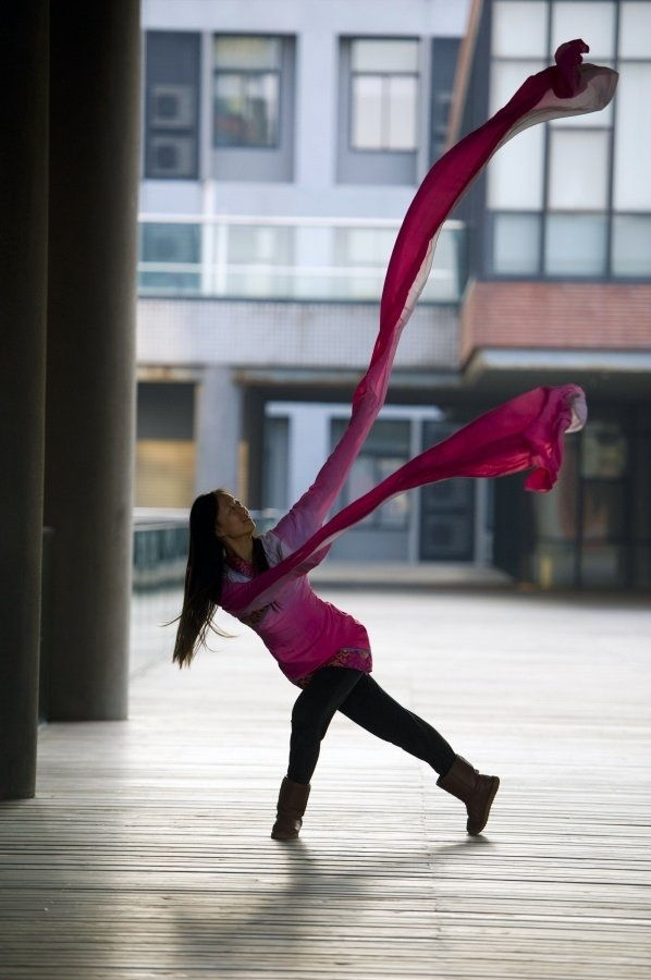 舞蹈系女大 学生 的 劈腿 神功(组图)__烟台教育