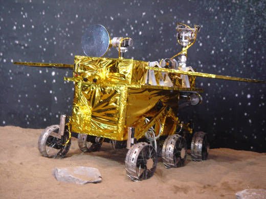 新闻中心 国际 军事前沿   明天,嫦娥三号将带着"玉兔号"月球车踏上