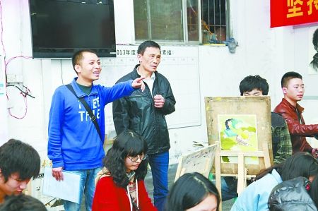 63岁老太签公司当<em>人体模特 </em>儿子称影响不好(图