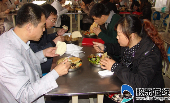 牟平一中食堂获"省级餐饮安全示范食堂"殊荣__烟台教育网__胶东在线