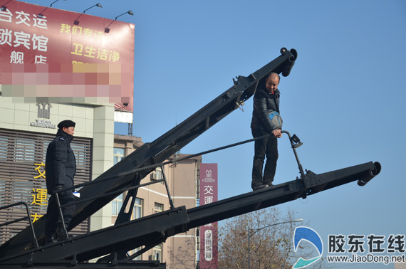 烟台市民登特警突击车 体验:跟电影里不一样 时